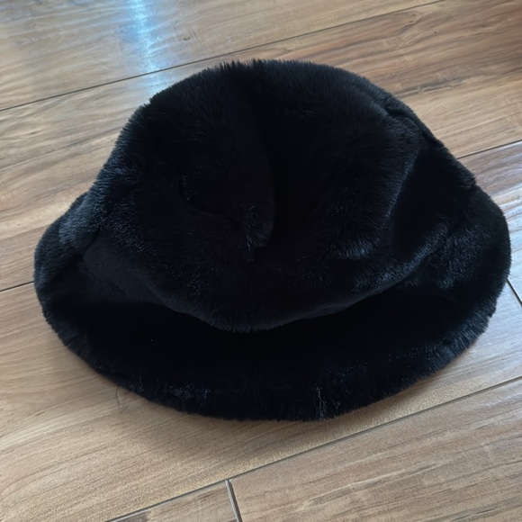 NWT Anthropologie Faux Fur Bucket Hat - Picture 4 of 4